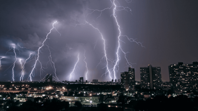 Yıldırım risk hesabı için merkezimizle iletişime geçebilirsiniz.
